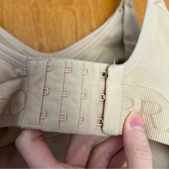 Kindred Bravely Sublime Hands Free Pumping & Nursing Bra in Beige Size Medium - Picture 7 of 12